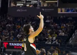 金州勇士NBA击败洛杉矶湖人库里三分制胜